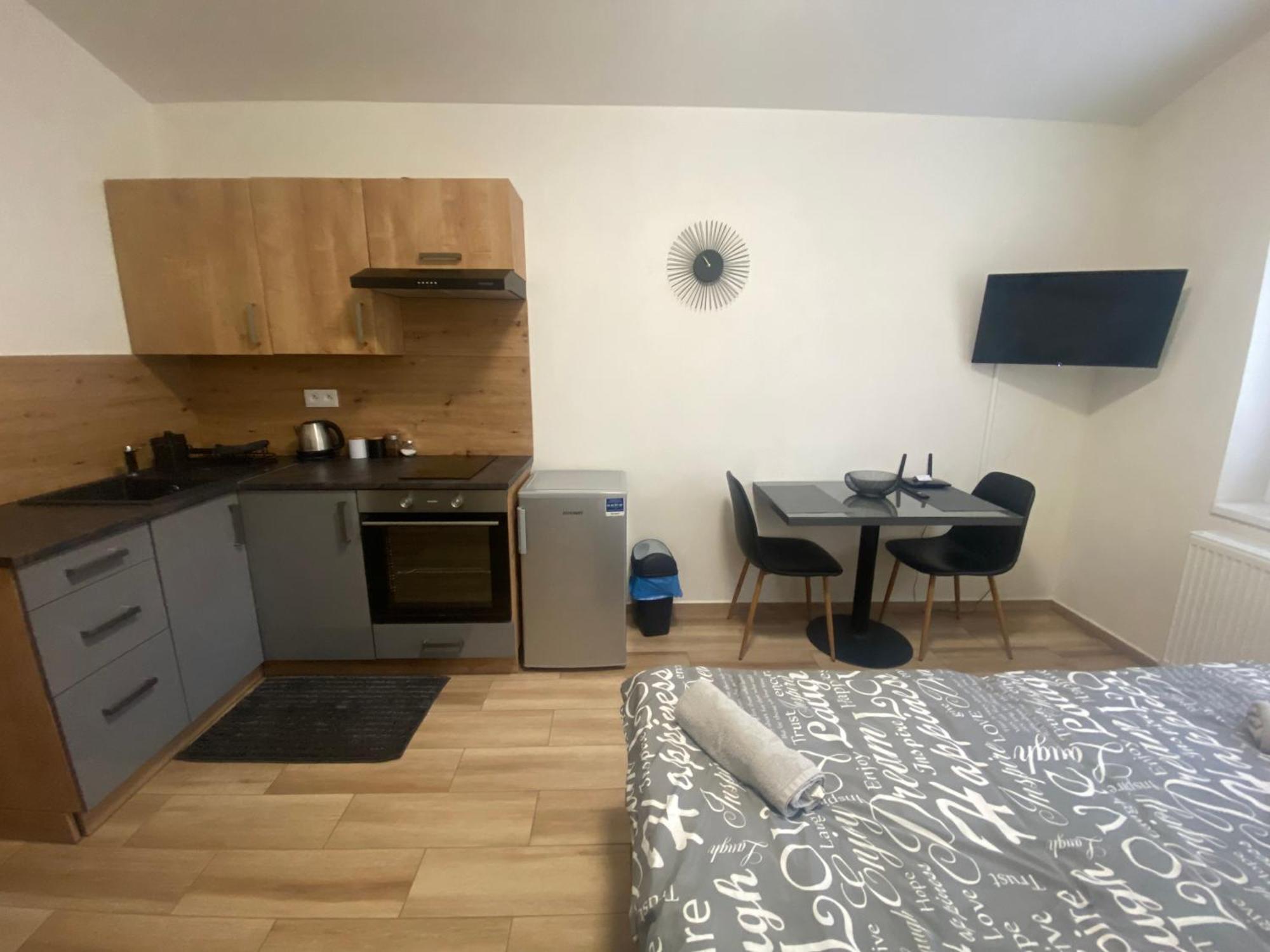 Cerna Ruze - Apartman 7 Plzeň Esterno foto
