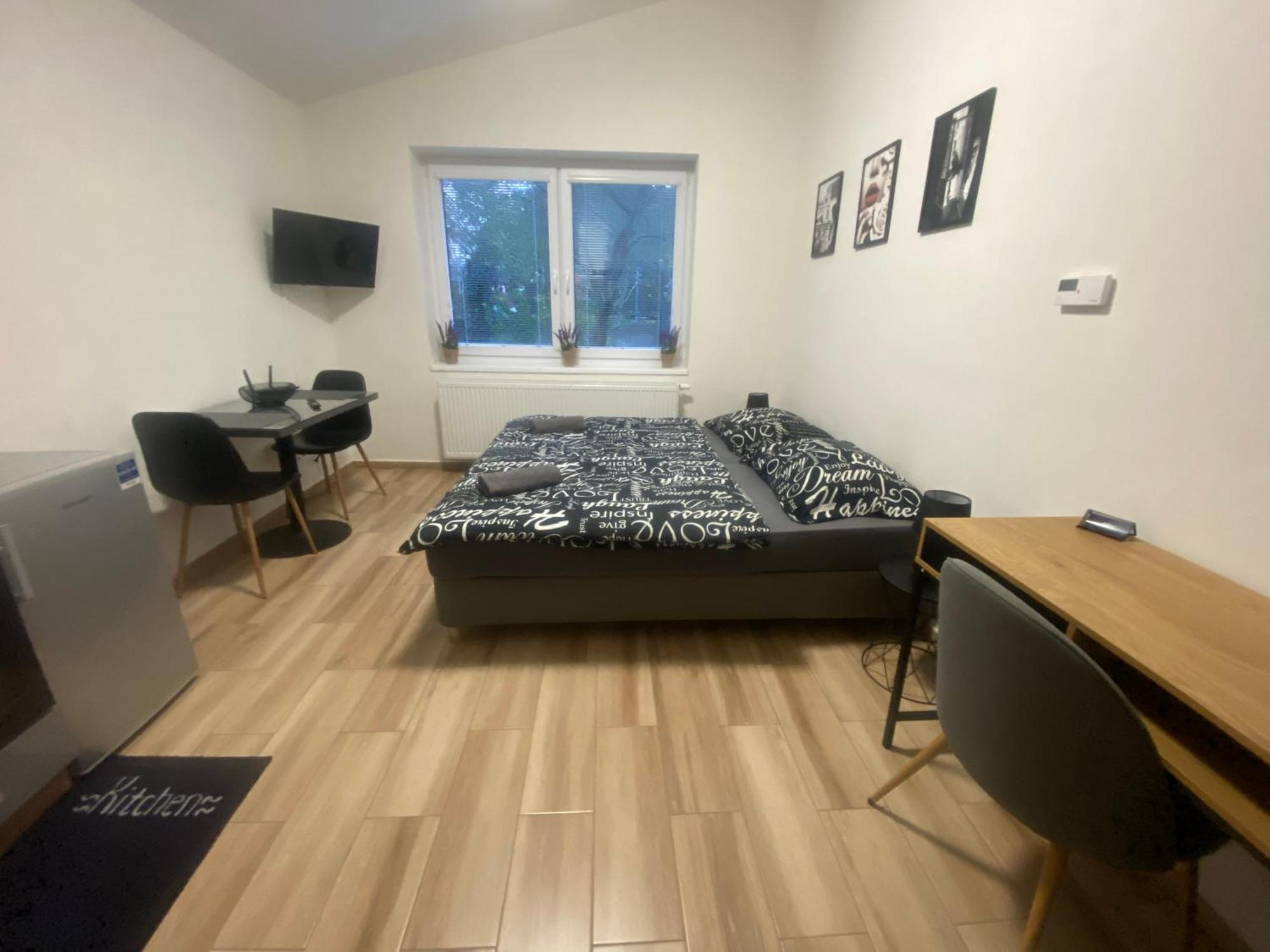 Cerna Ruze - Apartman 7 Plzeň Esterno foto