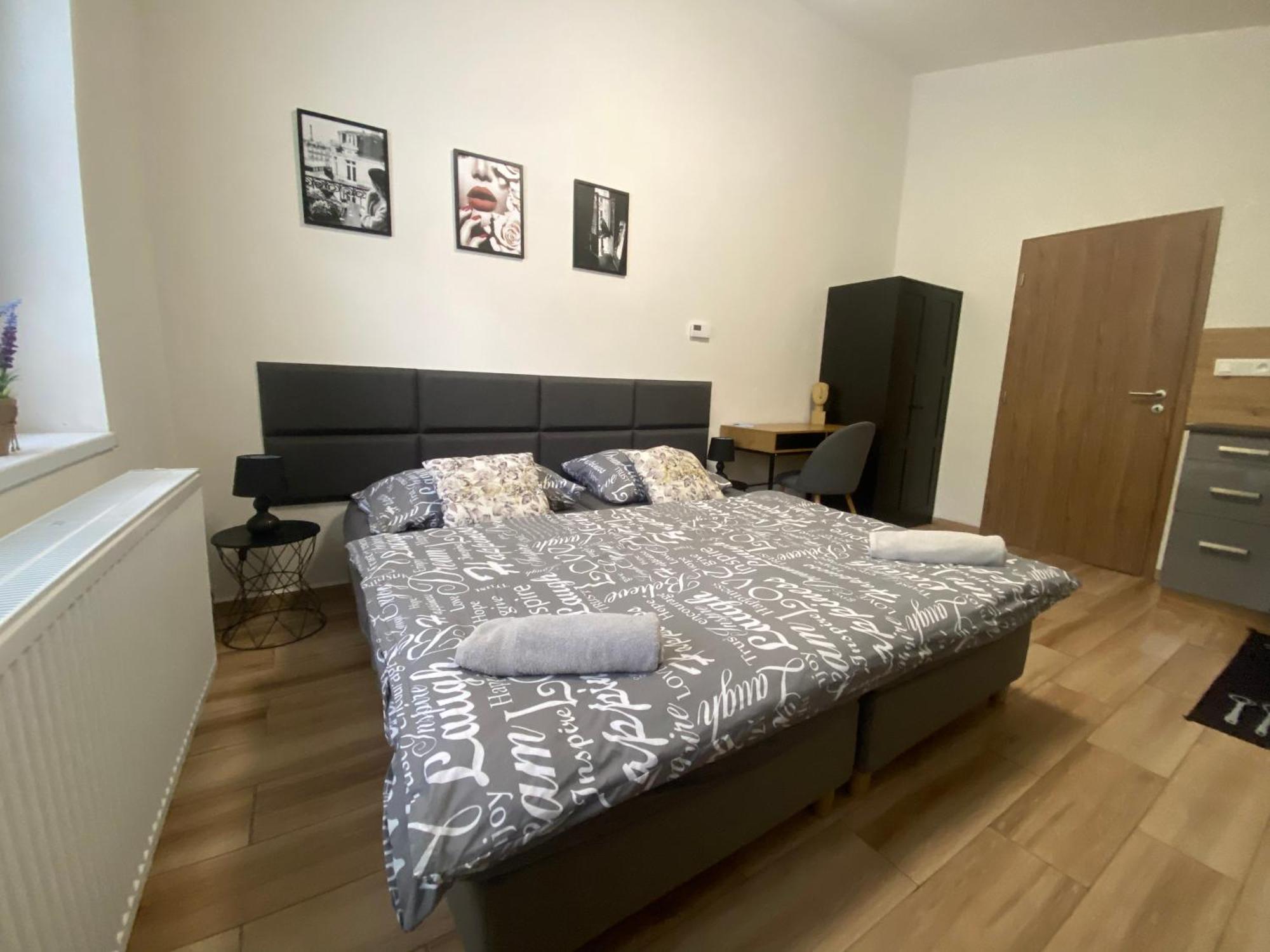 Cerna Ruze - Apartman 7 Plzeň Esterno foto