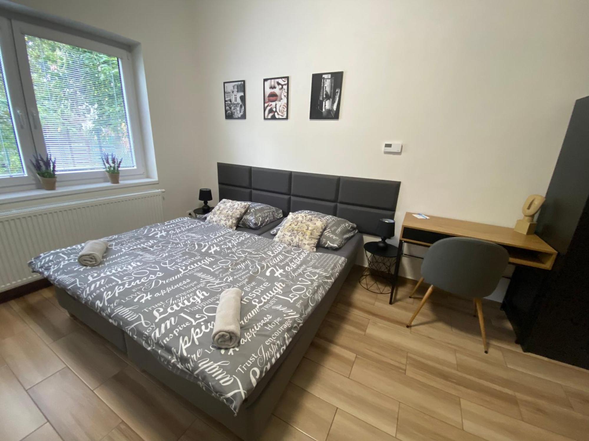 Cerna Ruze - Apartman 7 Plzeň Esterno foto